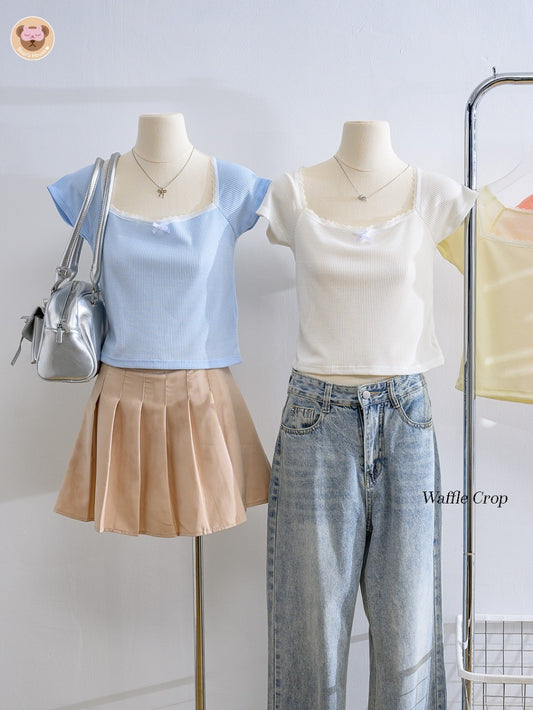 Waffle Crop เสื้อยืดครอปคอเหลี่ยม ดีเทลน่ารักเเต่งขอบลูกไม้ ติดโบว์จิ๋วผ้ามี Texture ในตัว