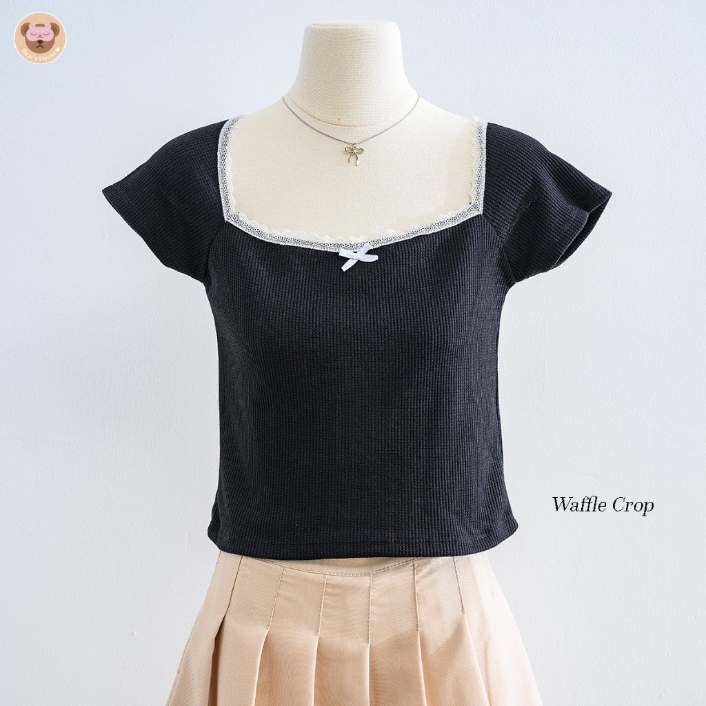 Waffle Crop เสื้อยืดครอปคอเหลี่ยม ดีเทลน่ารักเเต่งขอบลูกไม้ ติดโบว์จิ๋วผ้ามี Texture ในตัว