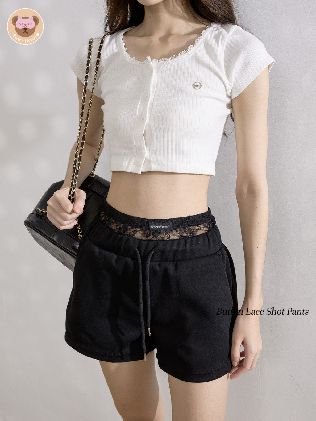 Button Lace Shot Pants กางเกงขาสั้น เเต่งขอบลูกไม้ ผ้า Cotton