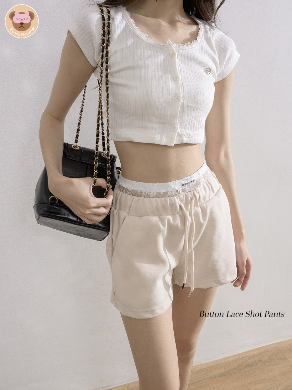 Button Lace Shot Pants กางเกงขาสั้น เเต่งขอบลูกไม้ ผ้า Cotton