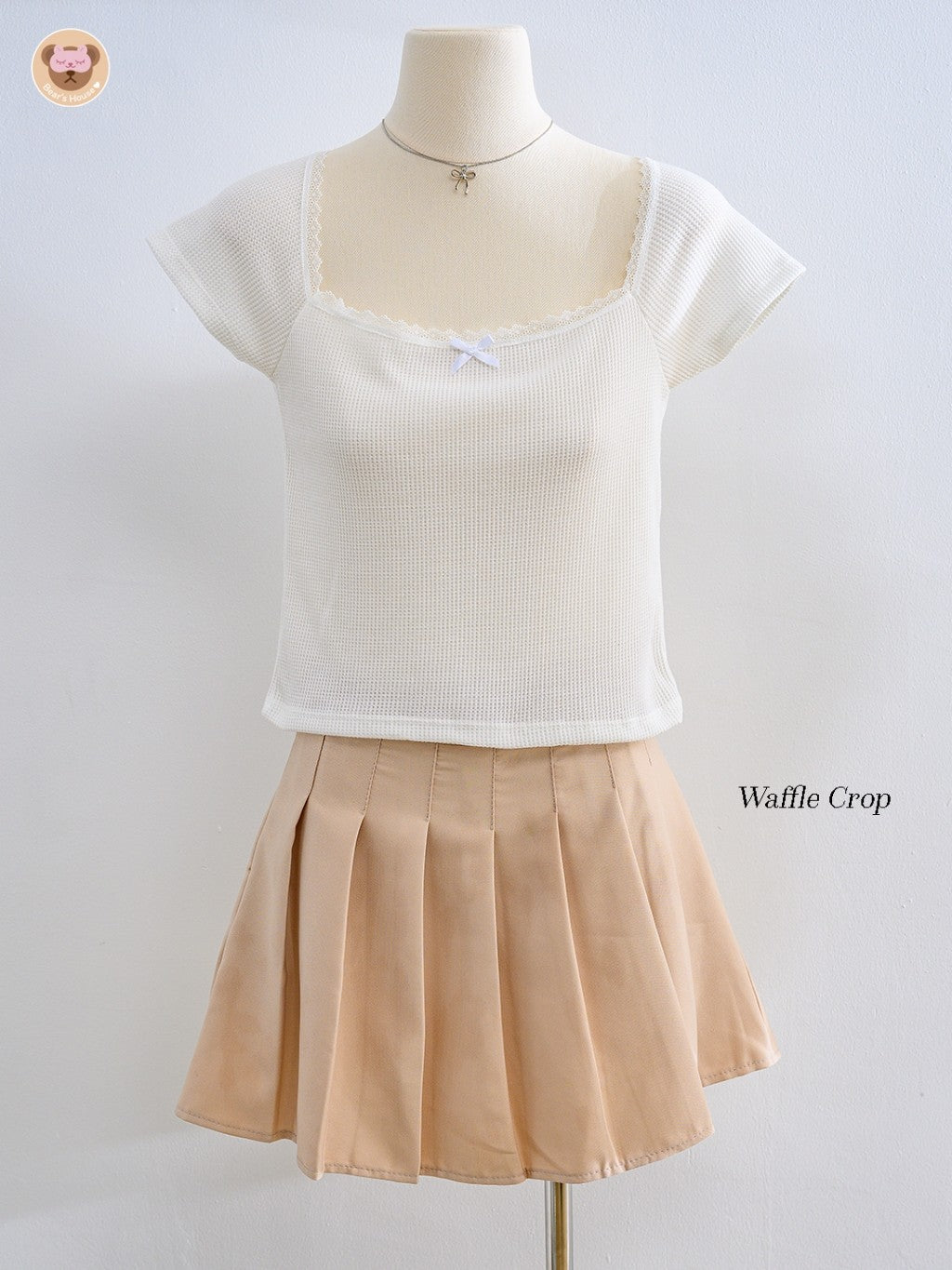 Waffle Crop เสื้อยืดครอปคอเหลี่ยม ดีเทลน่ารักเเต่งขอบลูกไม้ ติดโบว์จิ๋วผ้ามี Texture ในตัว