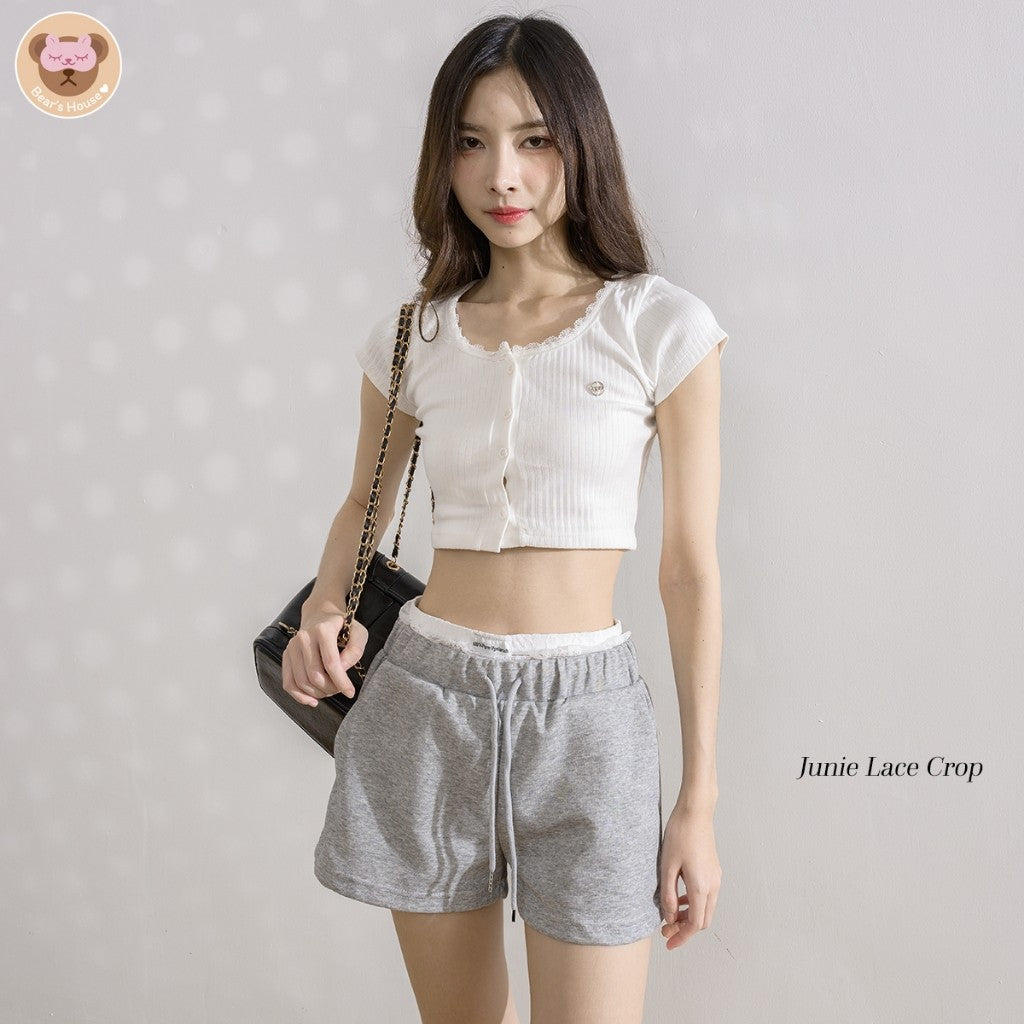 Junie Lace Crop เสื้อครอปเเขนสั้น เเต่งขอบลูกไม้ ดีเทลเเต่งอะไหล่เงินเป็นทรงเบสิค เเมทง่าย