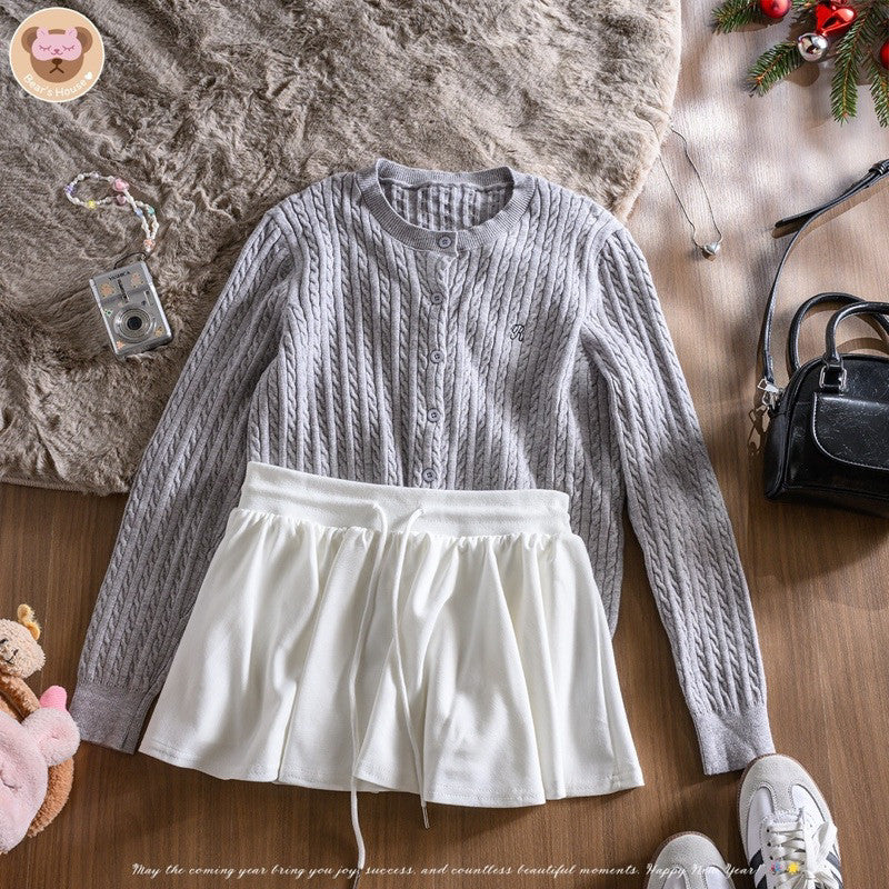 Sister Knit Cadigan เสื้อเเขนยาวไหมพรม ปักโลโก้