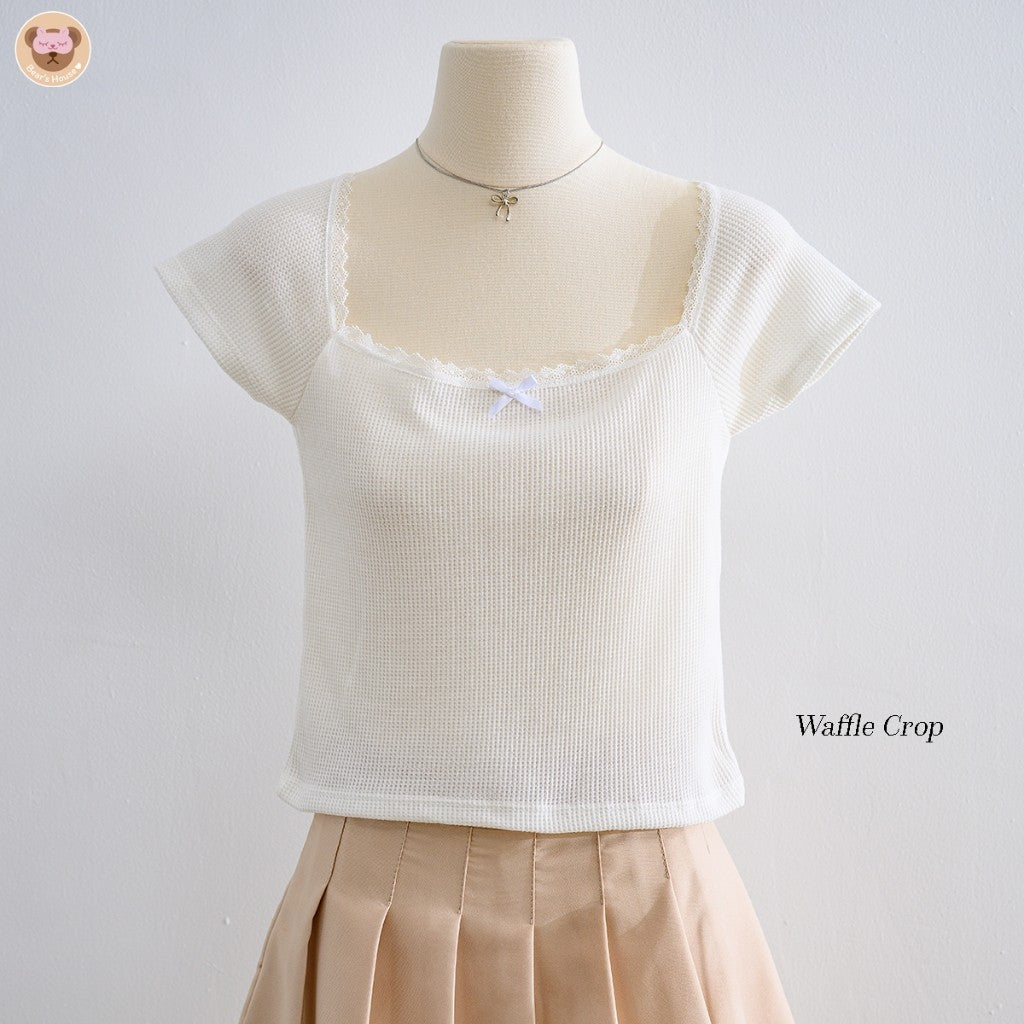 Waffle Crop เสื้อยืดครอปคอเหลี่ยม ดีเทลน่ารักเเต่งขอบลูกไม้ ติดโบว์จิ๋วผ้ามี Texture ในตัว