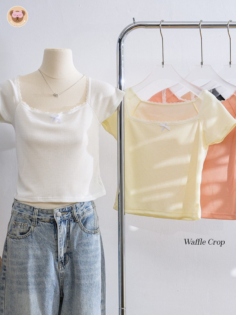 Waffle Crop เสื้อยืดครอปคอเหลี่ยม ดีเทลน่ารักเเต่งขอบลูกไม้ ติดโบว์จิ๋วผ้ามี Texture ในตัว