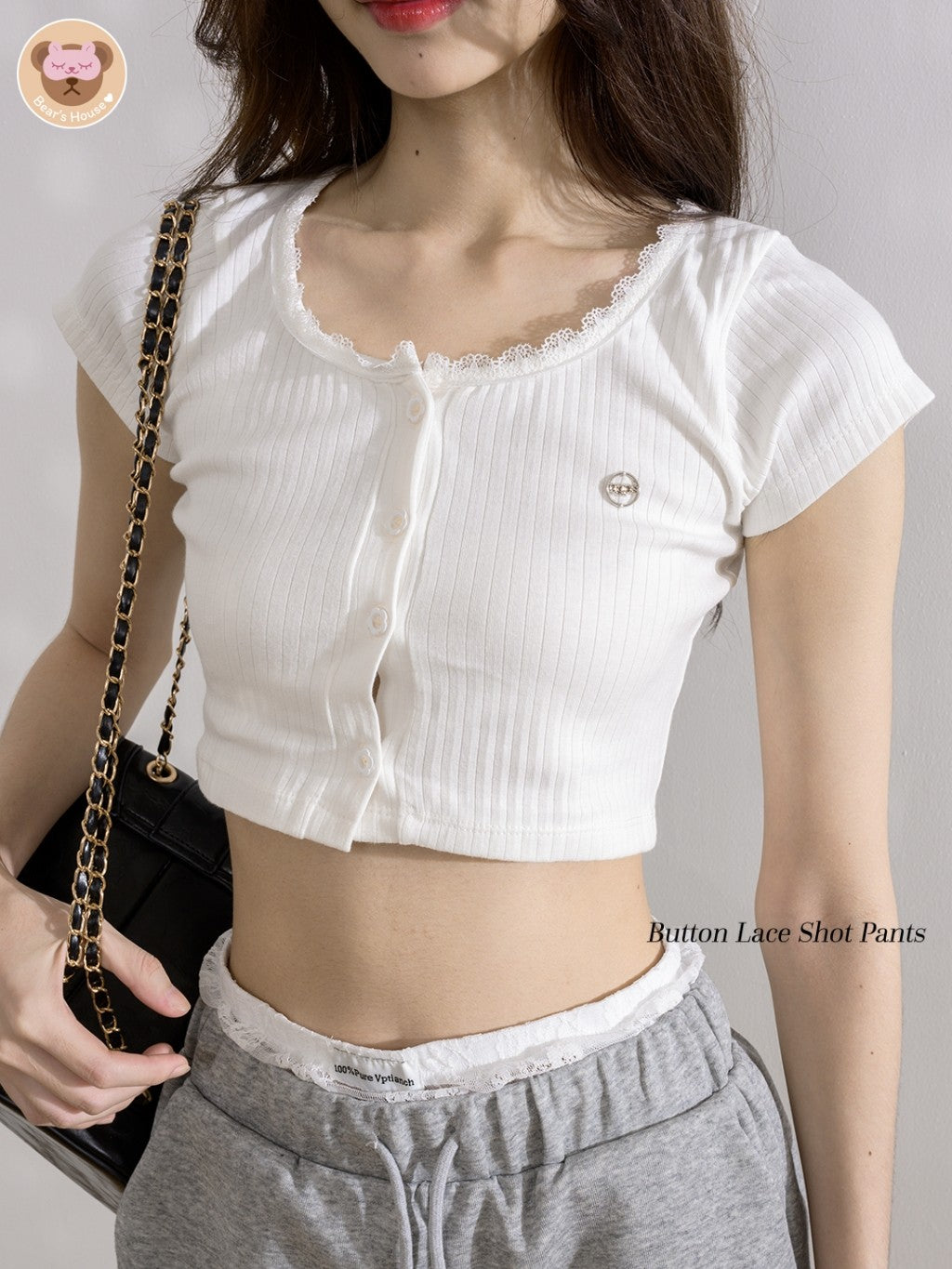 Button Lace Shot Pants กางเกงขาสั้น เเต่งขอบลูกไม้ ผ้า Cotton